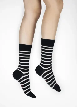 Outlet Berthe Aux Grands Pieds Chaussettes en Soie bleu marine à rayures écru