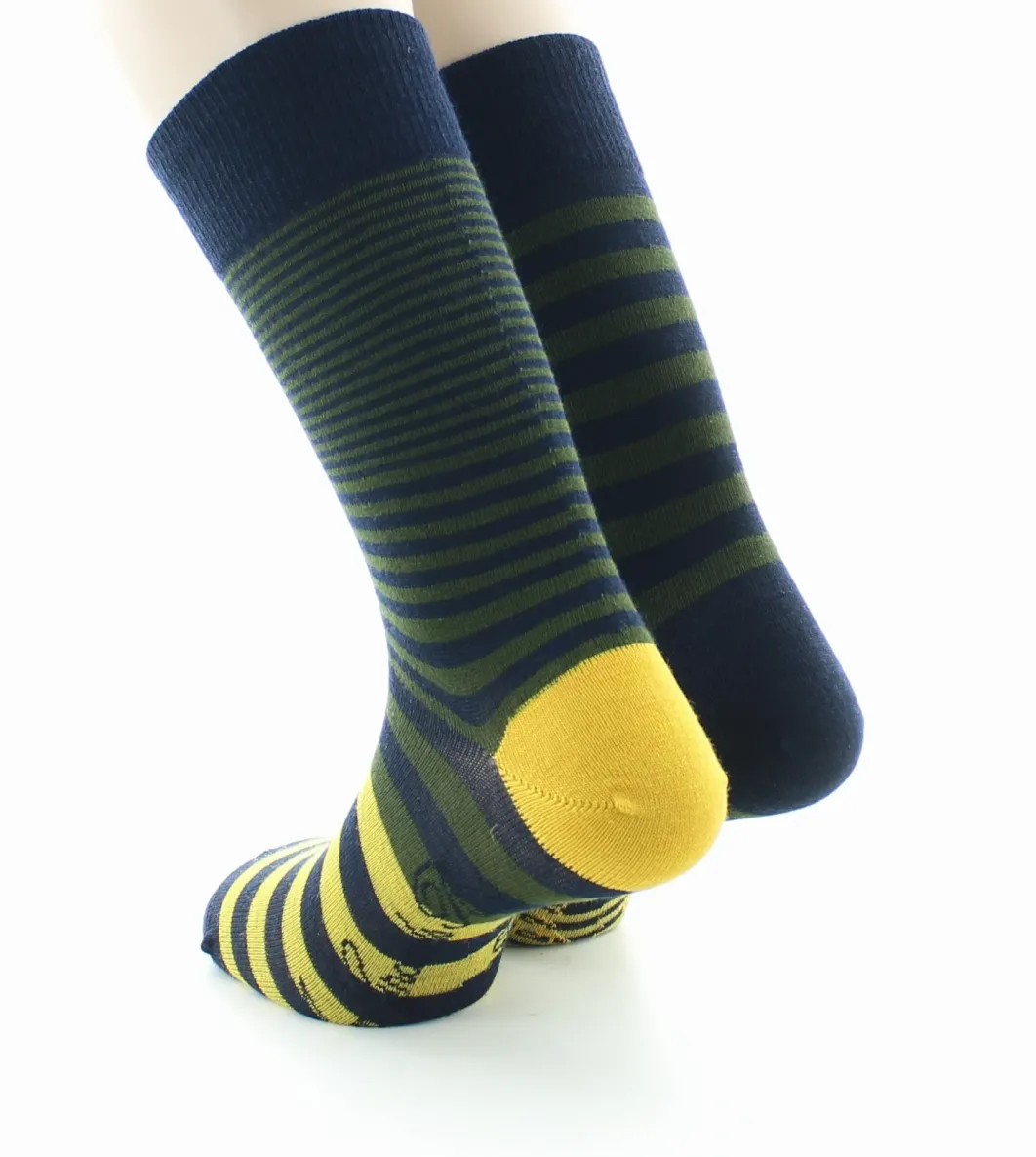 Outlet Berthe Aux Grands Pieds Chaussettes homme laine peignée rayures asymétriques bleu marine, kaki et jaune