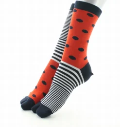New Berthe Aux Grands Pieds Chaussettes Tabi en coton pois et rayures asymétriques
