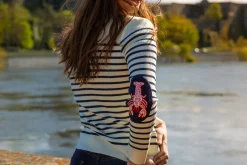 New Berthe Aux Grands Pieds Pull Col V Femme Homard écru rayé marine