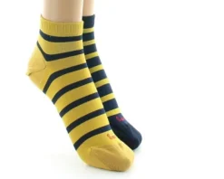 Sale Berthe Aux Grands Pieds Socquettes en soie rayées asymétriques Moutarde et Marine