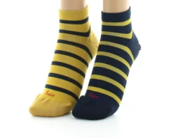 Sale Berthe Aux Grands Pieds Socquettes en soie rayées asymétriques Moutarde et Marine