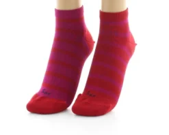 Online Berthe Aux Grands Pieds Socquettes en soie rayées asymétriques Rouge et Rose