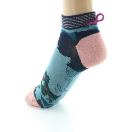Hot Berthe Aux Grands Pieds Socquettes Femme Reflet d'un Arbre